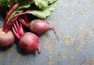 Cékla vetése és ápolása: Hogyan érj el mély színű, édes gyökeret?