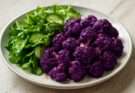Lila karfiol (Brassica oleracea var. botrytis purpurea) köret és saláta