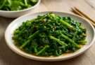 Mibuna (Brassica rapa var. japonica) stir-fry és saláták
