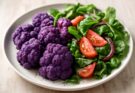 Lila karfiol köret és saláta (Brassica oleracea var. botrytis purpurea)